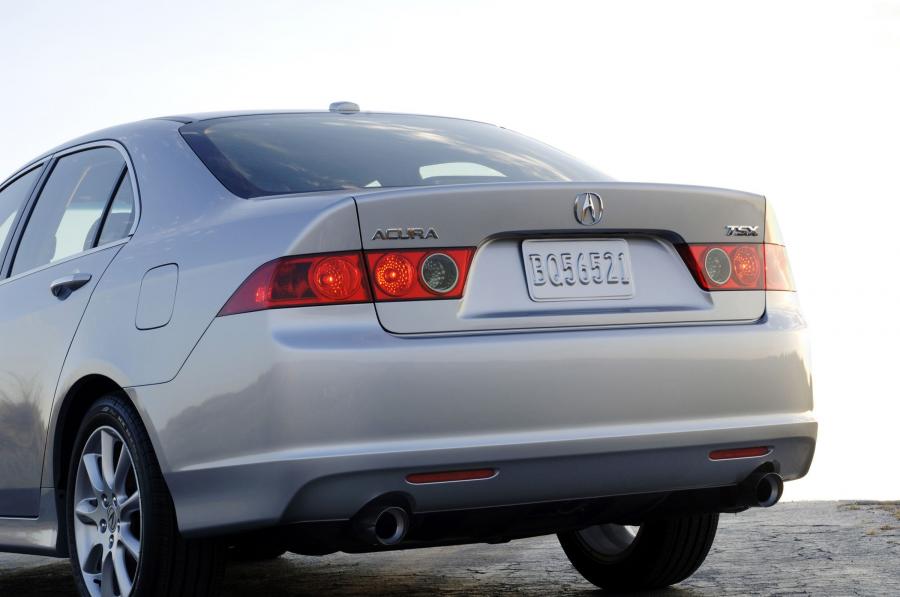 Детали экстерьера Acura TSX 2006 года  (фото 26 из 37)